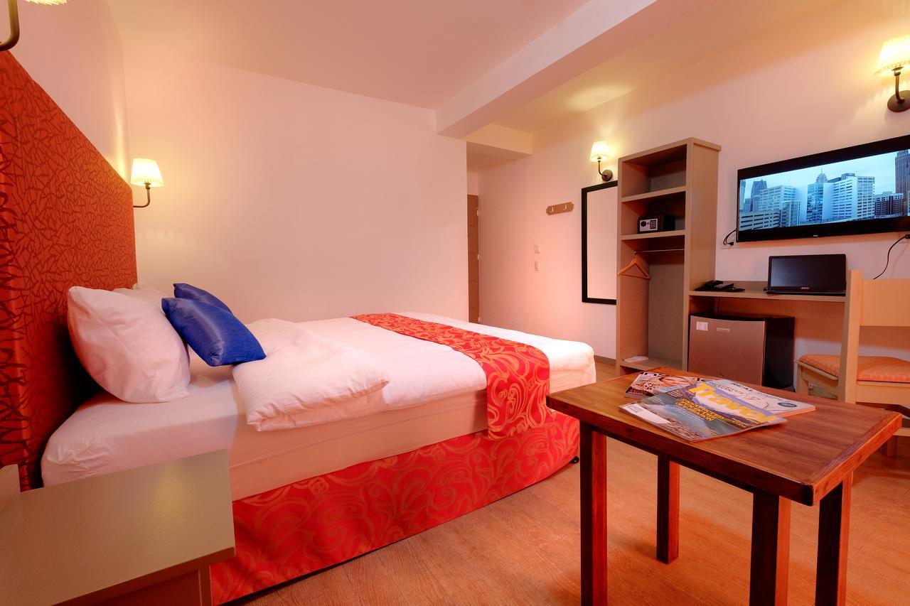 Frankfurter Deluxe Inn Cebu Extérieur photo